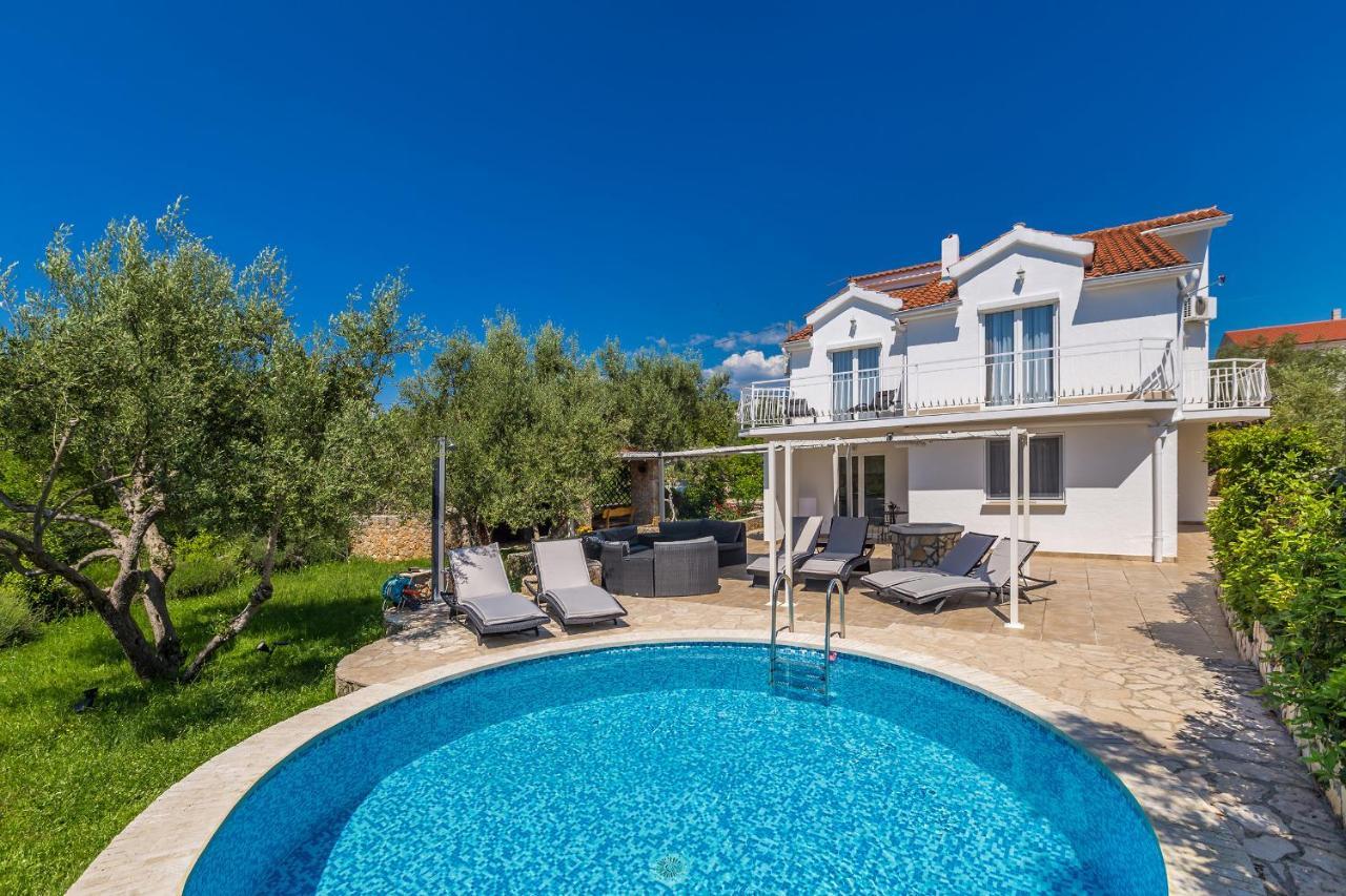 Holiday Home Olive Garden Brzac Esterno foto