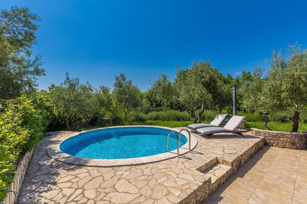 Holiday Home Olive Garden Brzac Esterno foto
