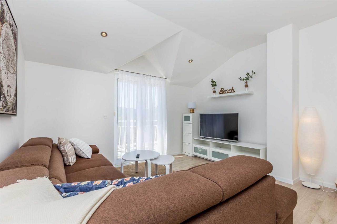 Holiday Home Olive Garden Brzac Esterno foto
