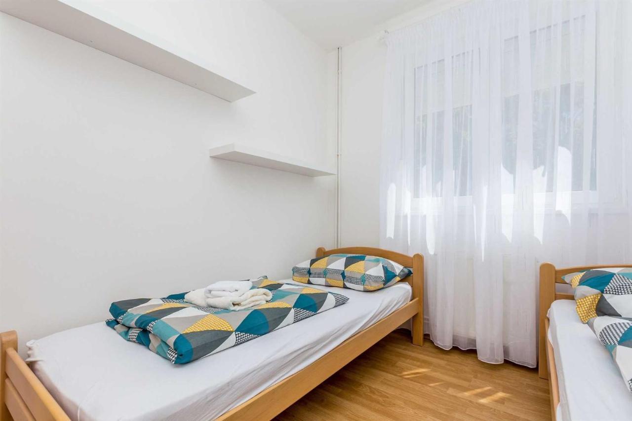 Holiday Home Olive Garden Brzac Esterno foto