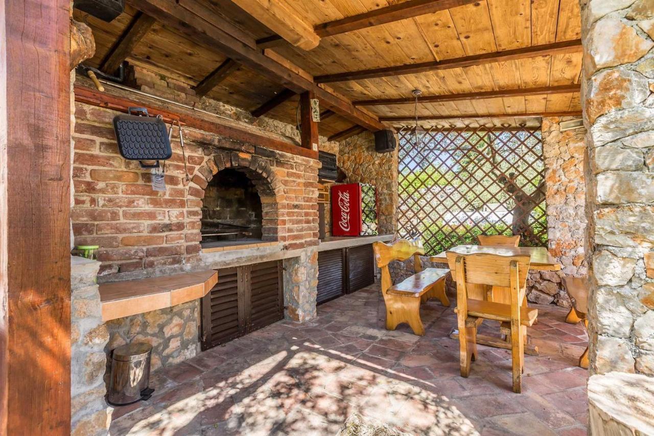 Holiday Home Olive Garden Brzac Esterno foto