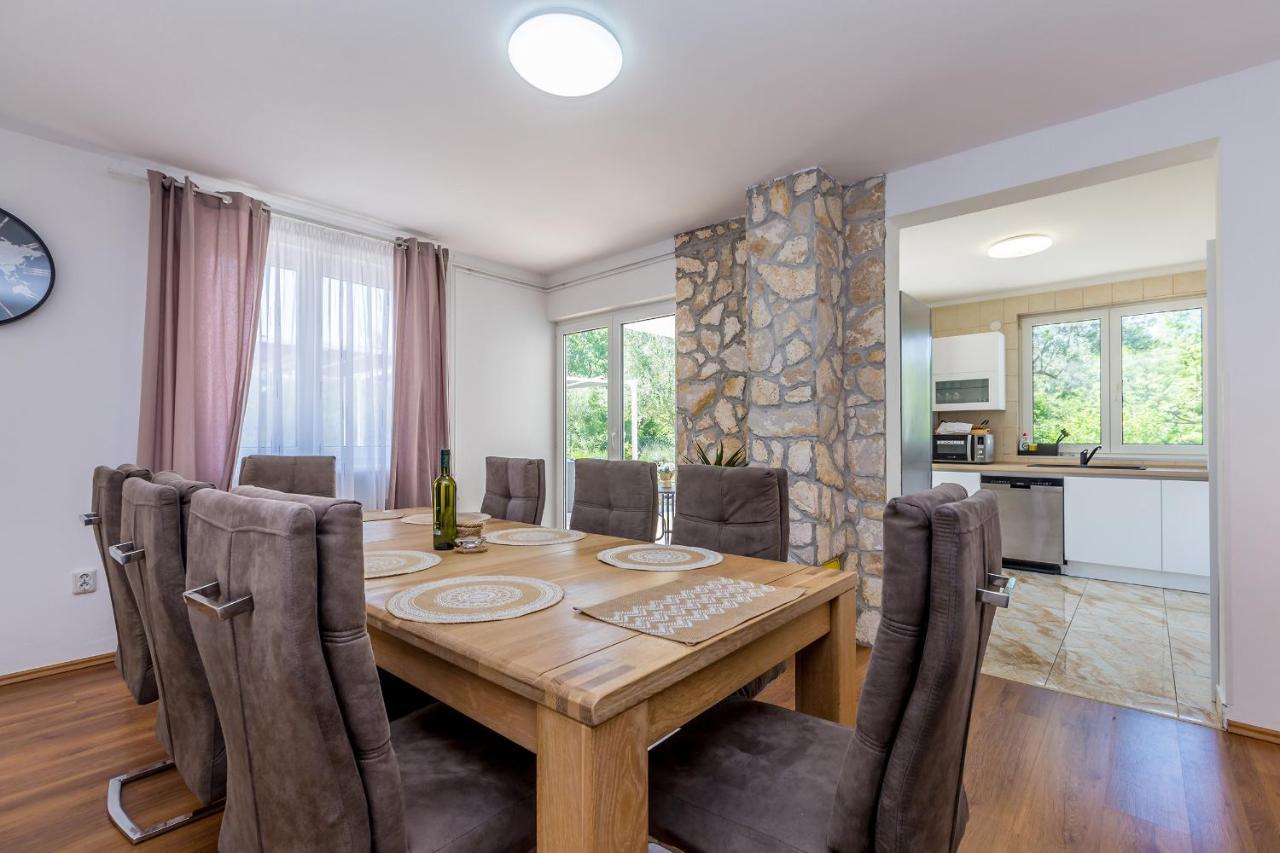 Holiday Home Olive Garden Brzac Esterno foto
