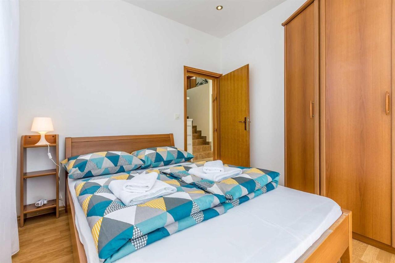 Holiday Home Olive Garden Brzac Esterno foto