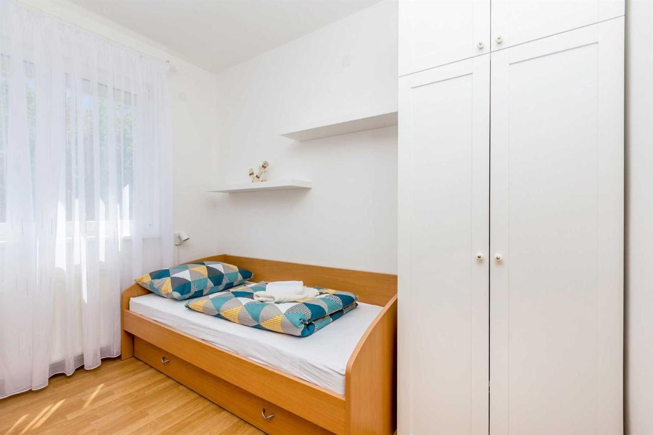 Holiday Home Olive Garden Brzac Esterno foto