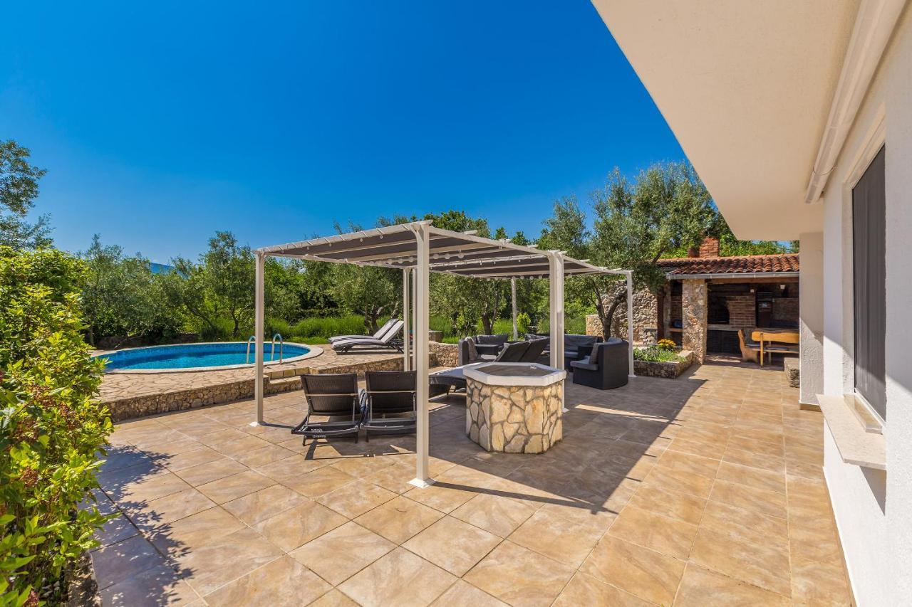 Holiday Home Olive Garden Brzac Esterno foto
